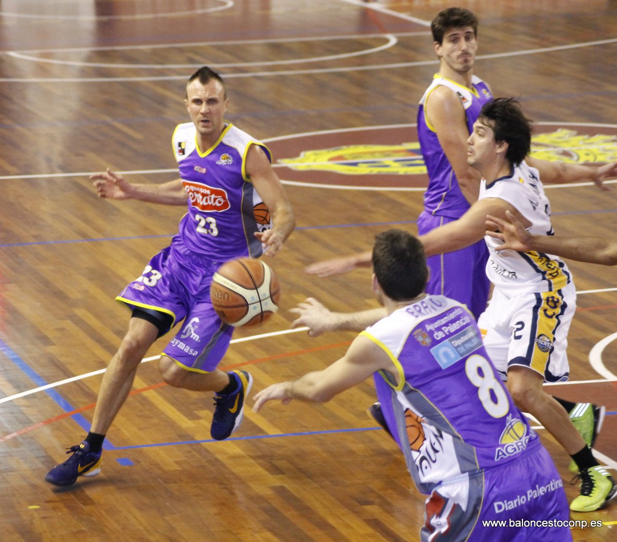 Dos de los protagonistas, el ganador Porzingis y Fornas. Foto Baloncesto con P