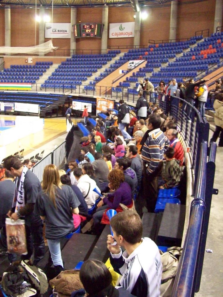 Imagen de los aficionados palentinos en Logroño.