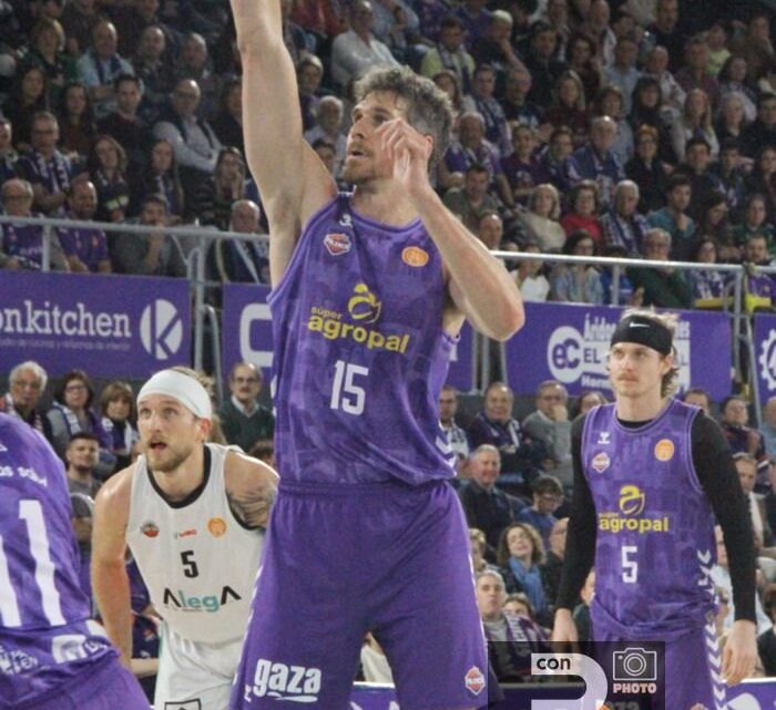 El capitán Chema González, el mejor ante Cantabria